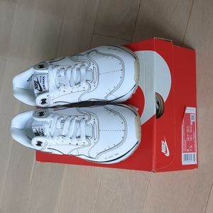BRANDNEW Nike Air Max 1 Sketch to Shelf - Size 6 kids/men's / 7.5 women's